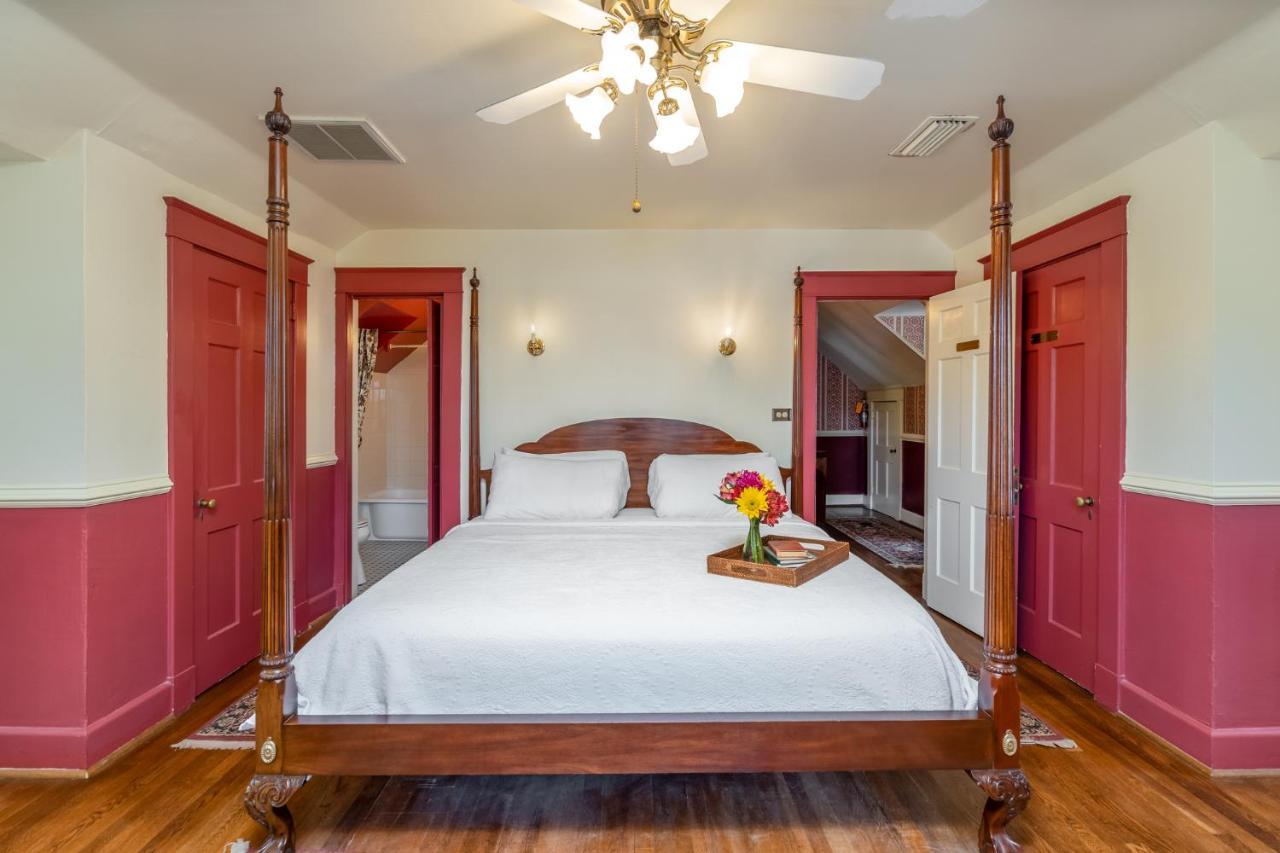 Cedars Of Williamsburg Bed & Breakfast Exterior photo