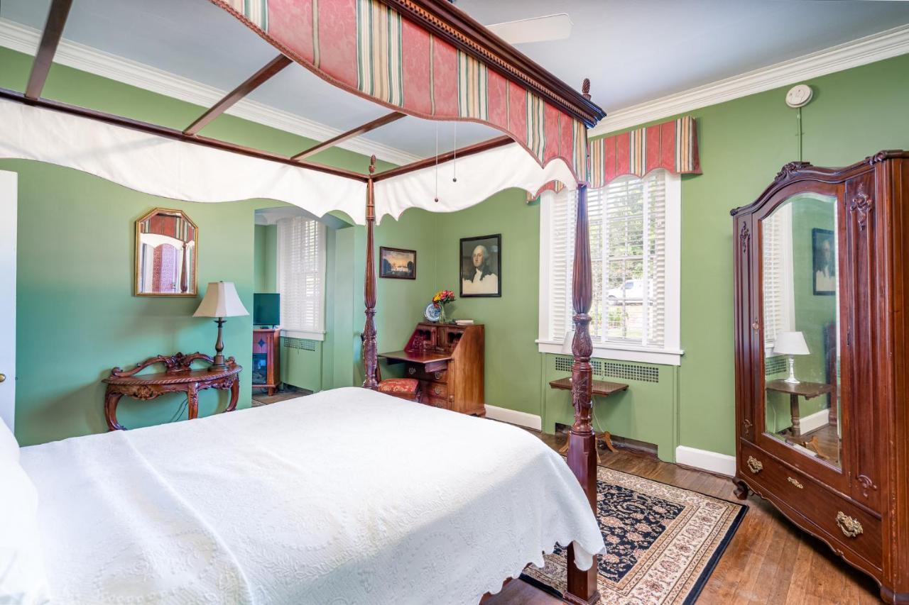 Cedars Of Williamsburg Bed & Breakfast Exterior photo