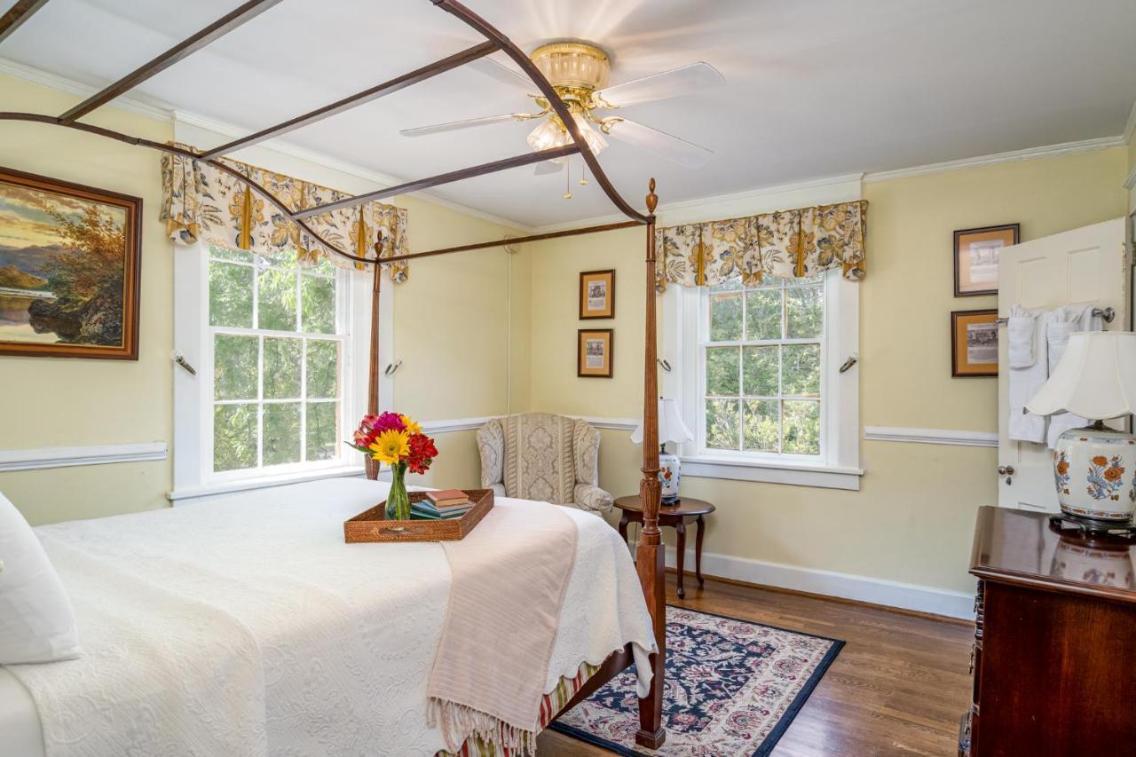 Cedars Of Williamsburg Bed & Breakfast Exterior photo