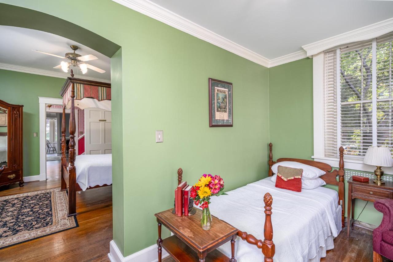 Cedars Of Williamsburg Bed & Breakfast Exterior photo