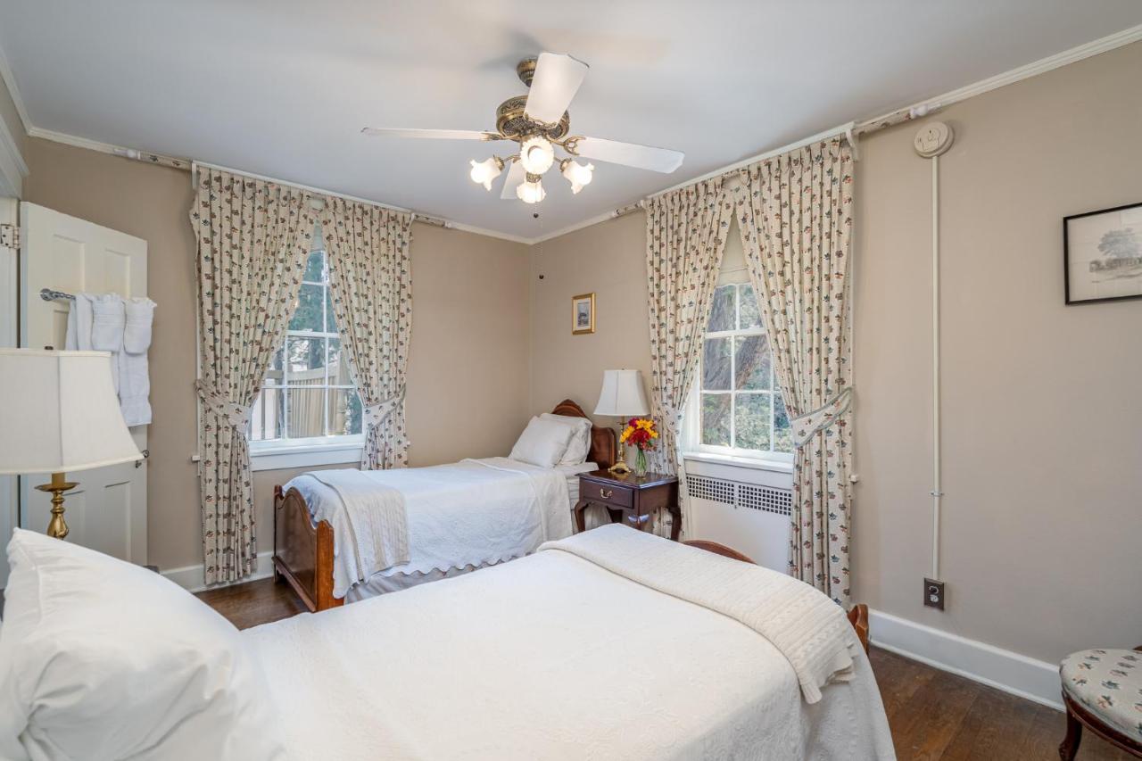 Cedars Of Williamsburg Bed & Breakfast Exterior photo