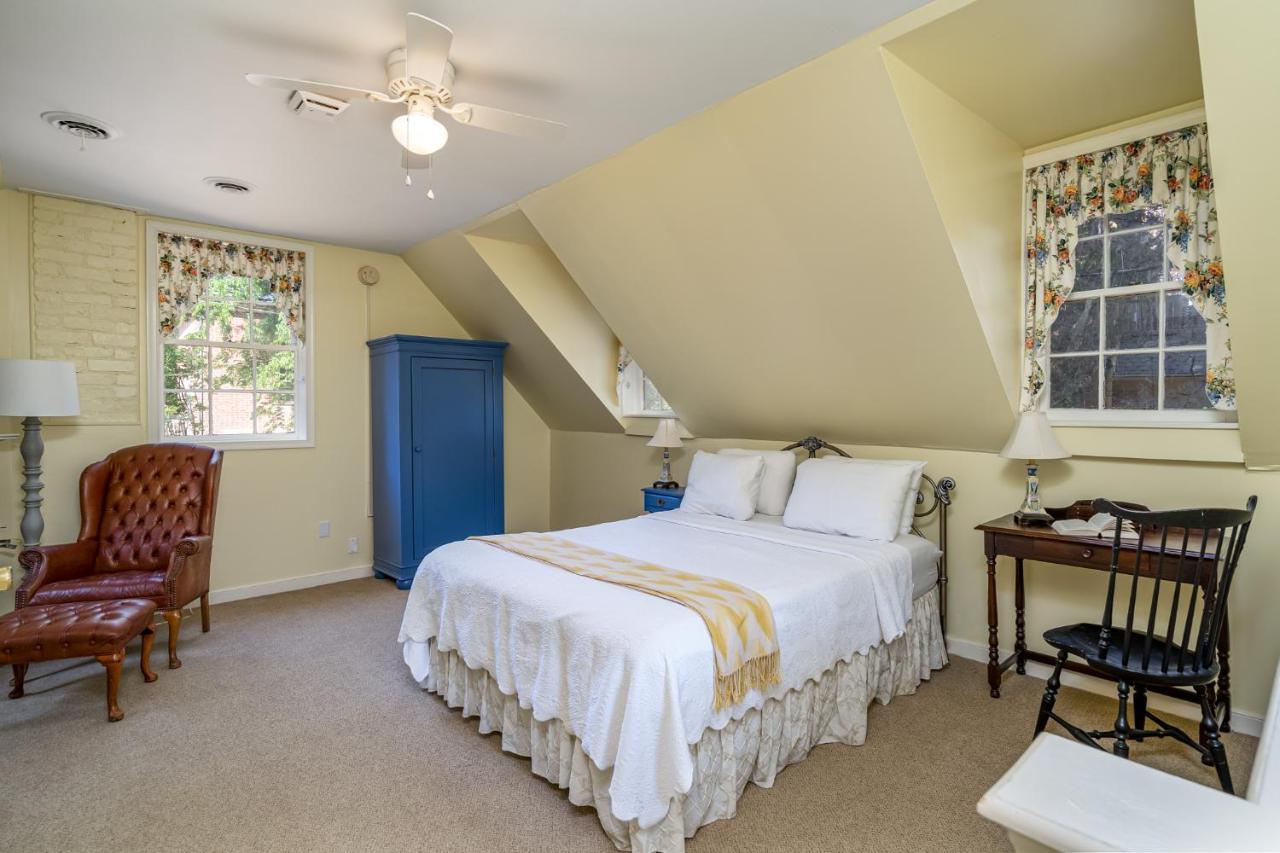 Cedars Of Williamsburg Bed & Breakfast Exterior photo