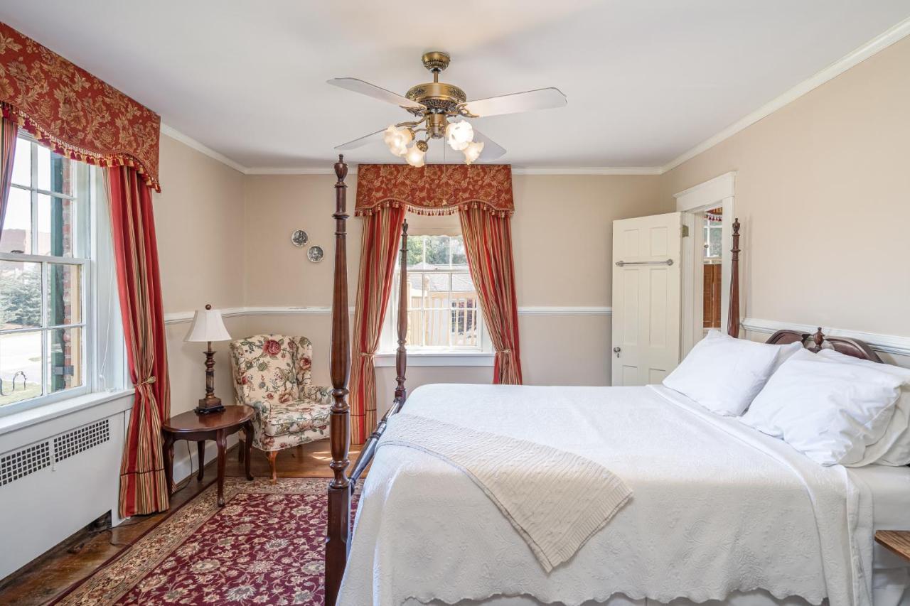 Cedars Of Williamsburg Bed & Breakfast Exterior photo