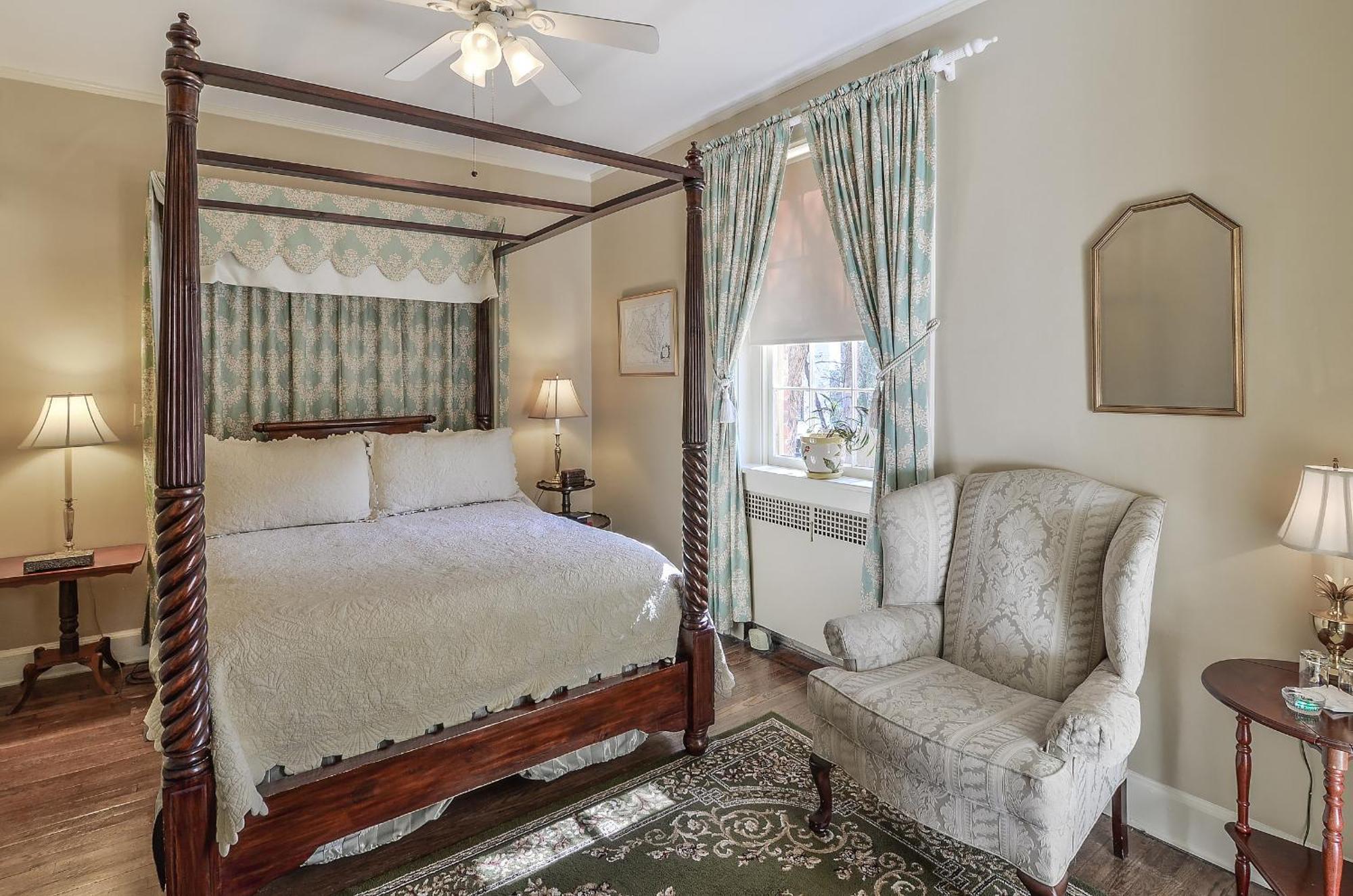 Cedars Of Williamsburg Bed & Breakfast Exterior photo