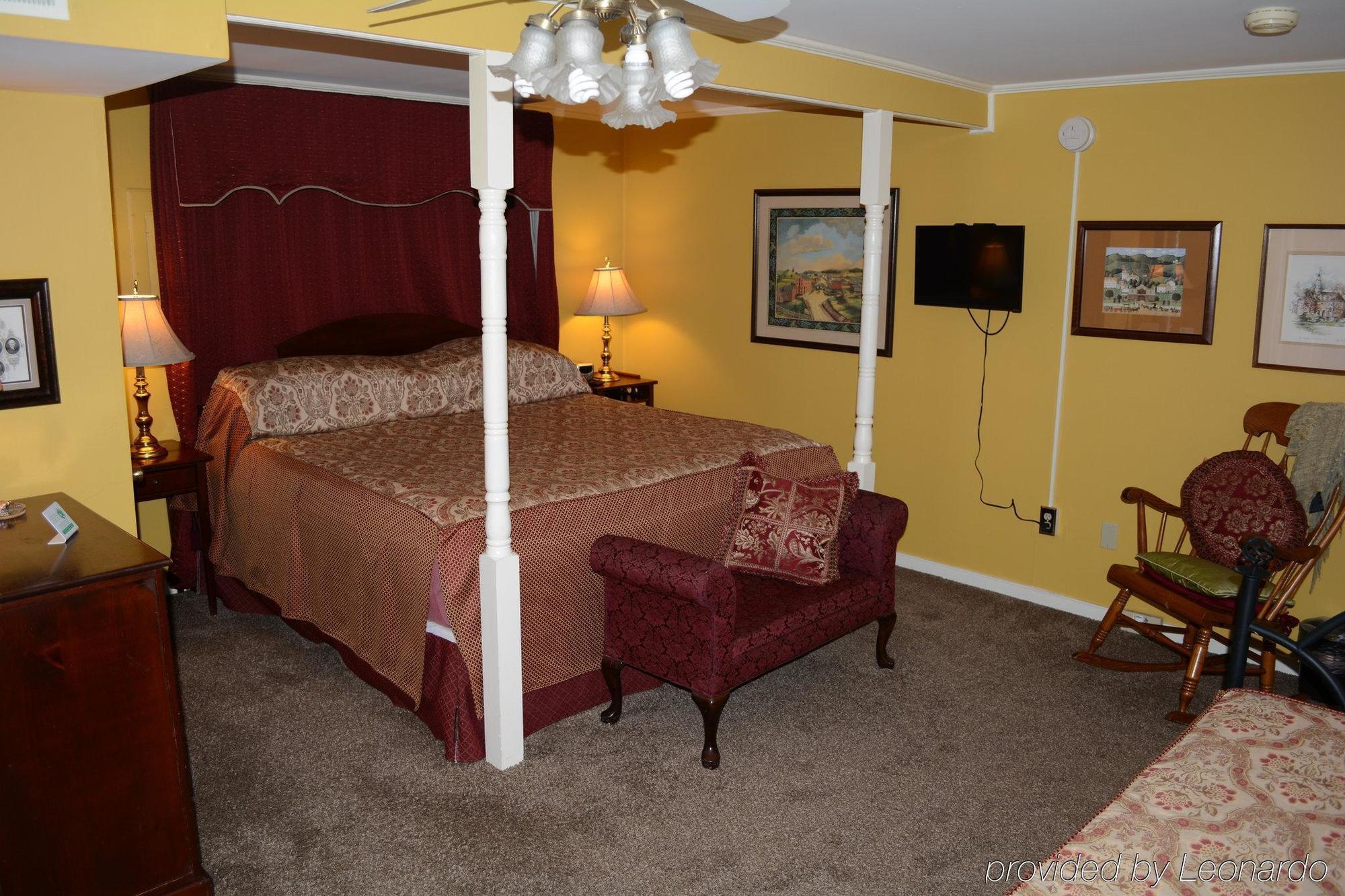 Cedars Of Williamsburg Bed & Breakfast Exterior photo