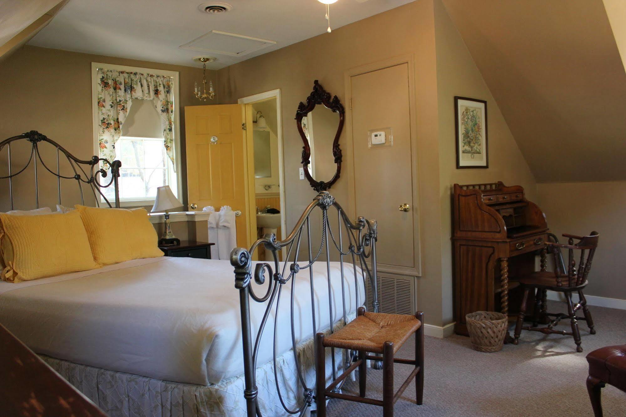 Cedars Of Williamsburg Bed & Breakfast Exterior photo