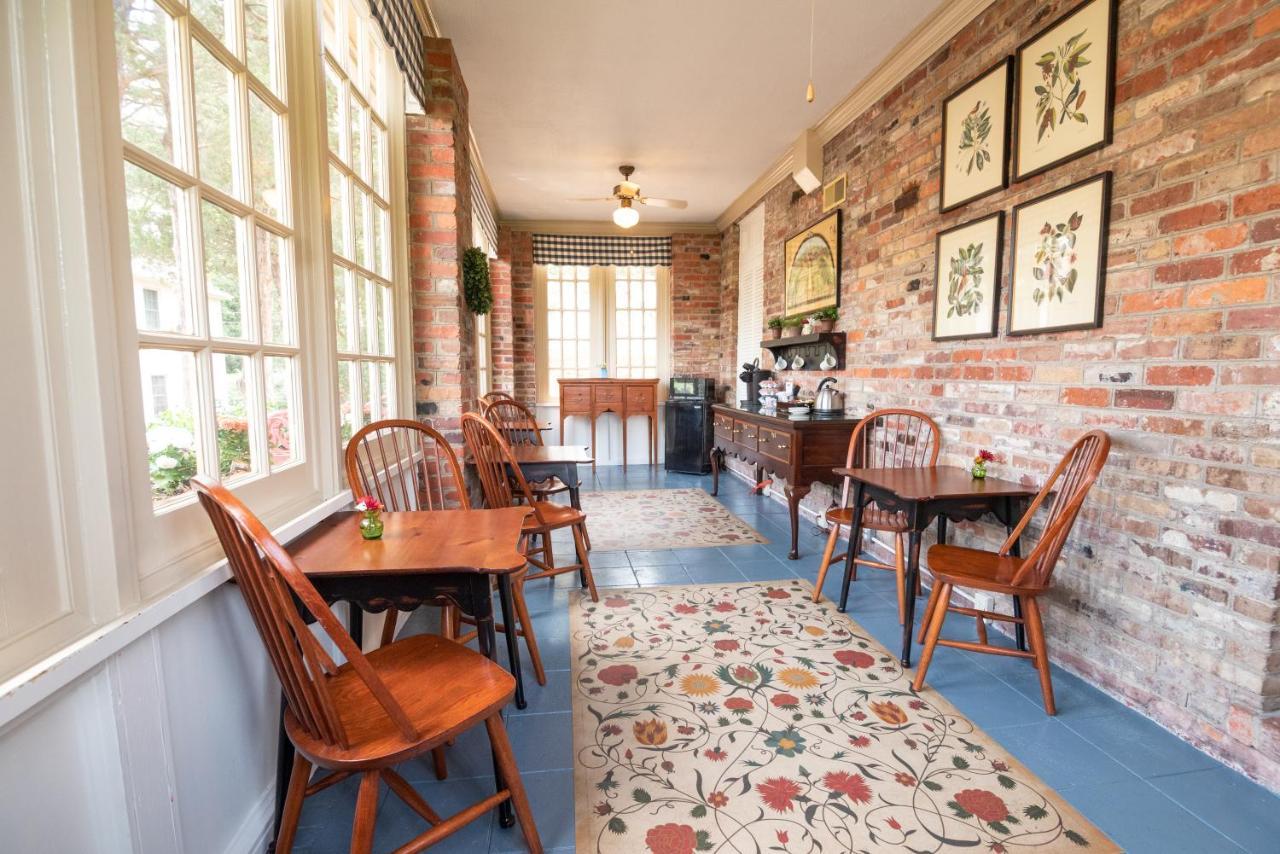 Cedars Of Williamsburg Bed & Breakfast Exterior photo
